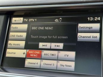 Land Rover RANGE ROVER SPORT 5.0 V8 SVR SUV 5dr Petrol Auto 4WD Euro 6 (s/s) (550 ps) 9.9% FI