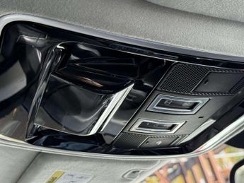 Land Rover RANGE ROVER SPORT 5.0 V8 SVR SUV 5dr Petrol Auto 4WD Euro 6 (s/s) (550 ps) 9.9% FI