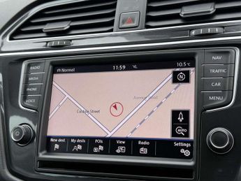 Volkswagen TIGUAN 2.0 TDI BlueMotion Tech SE Navigation SUV 5dr Diesel DSG 4Motion