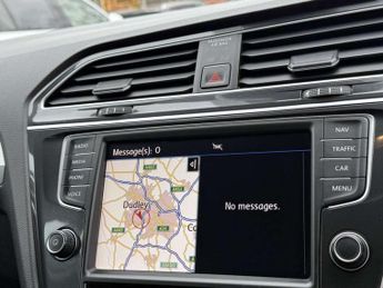 Volkswagen TIGUAN 2.0 TDI BlueMotion Tech SE Navigation SUV 5dr Diesel DSG 4Motion