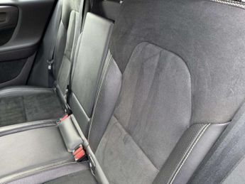 Volvo XC40 2.0 D3 R-Design SUV 5dr Diesel Auto AWD Euro 6 (s/s) (150 ps) 12