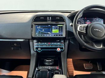 Jaguar F-PACE 2.0 F-Pace Chequered Flag AWD D Auto 4WD 5dr 2 KEYS + S/HISTORY 