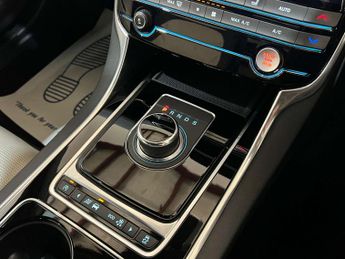 Jaguar XE 2.0 XE R-Sport D Auto 4dr  S/HISTORY + 2 KEYS + AA APPROVED