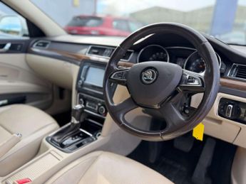 SKODA SUPERB 2.0 TDI Laurin & Klement Hatchback 5dr Diesel DSG Euro 5 (s/s) (
