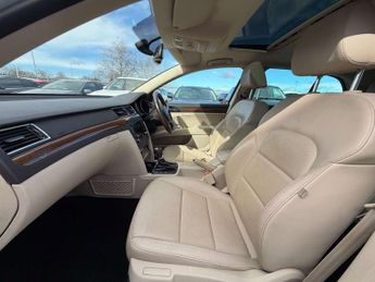 SKODA SUPERB 2.0 TDI Laurin & Klement Hatchback 5dr Diesel DSG Euro 5 (s/s) (