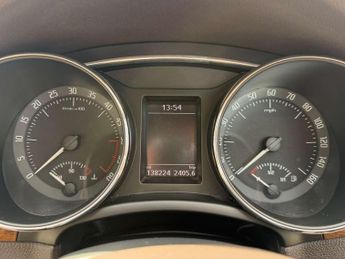 SKODA SUPERB 2.0 TDI Laurin & Klement Hatchback 5dr Diesel DSG Euro 5 (s/s) (