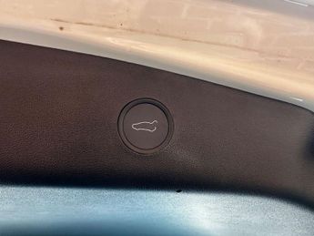 TESLA MODEL 3 Model 3 Long Range AWD 4WD 4dr