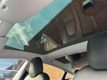 TESLA MODEL 3 Model 3 Long Range AWD 4WD 4dr