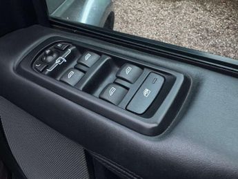 LAND ROVER DISCOVERY 3.0 Discovery Landmark SDV6 Auto 4WD 5dr