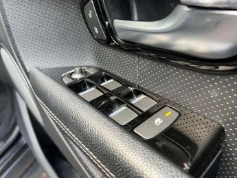 LAND ROVER RANGE ROVER EVOQUE 2.2 Range Rover Evoque Dynamic SD4 Auto 4WD 5dr