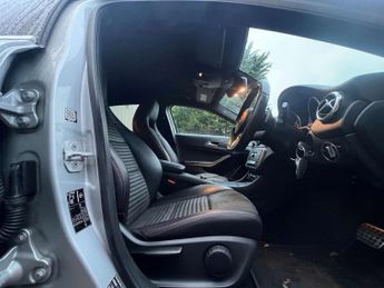 MERCEDES-BENZ GLA 2.1 GLA 220 AMG Line D 4Matic Auto 4WD 5dr