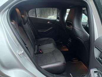 MERCEDES-BENZ GLA 2.1 GLA 220 AMG Line D 4Matic Auto 4WD 5dr