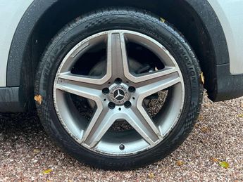 MERCEDES-BENZ GLA 2.1 GLA 220 AMG Line D 4Matic Auto 4WD 5dr