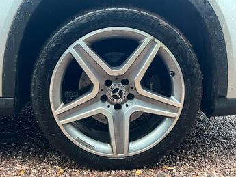 MERCEDES-BENZ GLA 2.1 GLA 220 AMG Line D 4Matic Auto 4WD 5dr