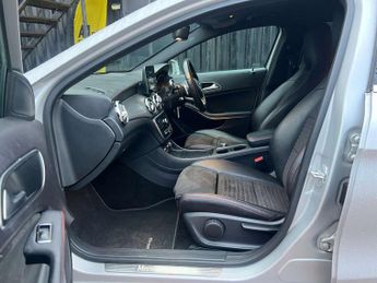 MERCEDES-BENZ GLA 2.1 GLA 220 AMG Line D 4Matic Auto 4WD 5dr