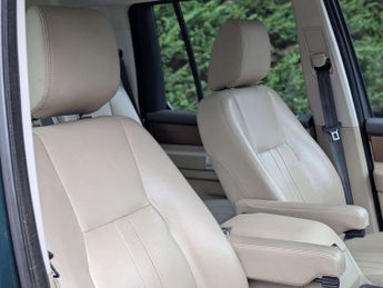 Land Rover DISCOVERY 3.0 Discovery Graphite SDV6 Auto 4WD 5dr