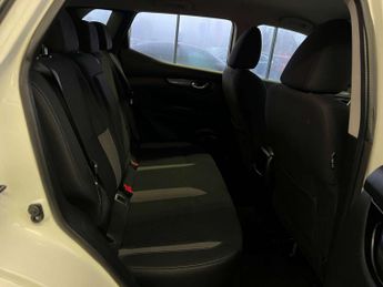 NISSAN QASHQAI 1.3 Qashqai Acenta Premium DiG-T Semi-Auto 5dr