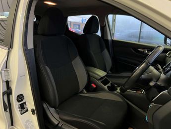 NISSAN QASHQAI 1.3 Qashqai Acenta Premium DiG-T Semi-Auto 5dr