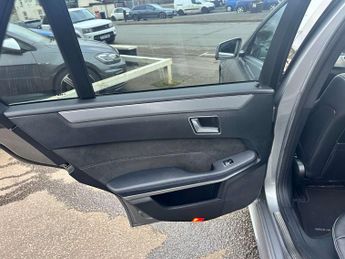 MERCEDES-BENZ E-CLASS 2.1 E220 AMG Line Bluetec Auto 5dr