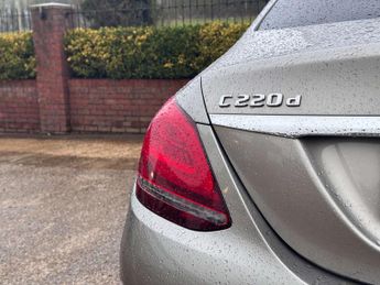 Mercedes-Benz C-CLASS 2.0 C 220 AMG Line Premium D Auto 4dr