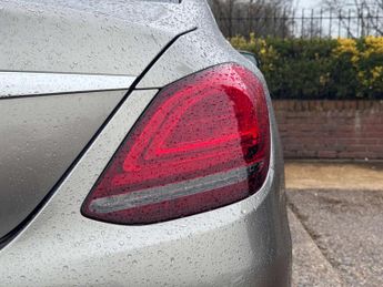 Mercedes-Benz C-CLASS 2.0 C 220 AMG Line Premium D Auto 4dr