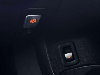 Mercedes-Benz C-CLASS 2.0 C 220 AMG Line Premium D Auto 4dr