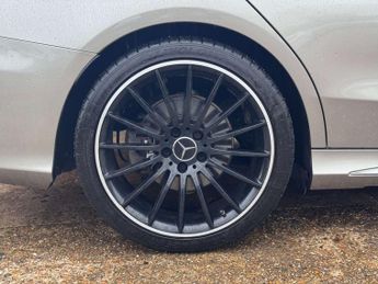 Mercedes-Benz C-CLASS 2.0 C 220 AMG Line Premium D Auto 4dr