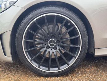 Mercedes-Benz C-CLASS 2.0 C 220 AMG Line Premium D Auto 4dr