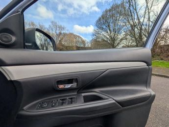 MITSUBISHI OUTLANDER 2.0 Outlander GX 4h PHEV Auto 4WD 5dr