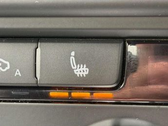 VOLKSWAGEN GOLF 2.0 TDI BlueMotion Tech GT Cabriolet 2dr Diesel DSG Euro 5 (s/s)