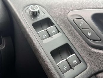 VOLKSWAGEN GOLF 2.0 TDI BlueMotion Tech GT Cabriolet 2dr Diesel DSG Euro 5 (s/s)