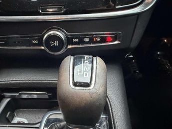 VOLVO V90 2.0 V90 Momentum+ T4 Auto 5dr