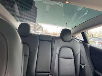 TESLA MODEL 3 Model 3 Standard Range + 4dr