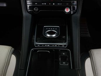JAGUAR F-PACE 2.0 F-Pace R-Sport AWD D Auto 4WD 5dr
