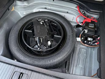 MERCEDES-BENZ E-CLASS 2.1 E220 SE CDi Auto 4dr