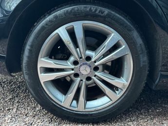 MERCEDES-BENZ E-CLASS 2.1 E220 SE CDi Auto 4dr