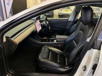 TESLA MODEL 3 Model 3 Standard Range + 4dr