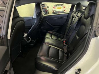 TESLA MODEL 3 Model 3 Standard Range + 4dr