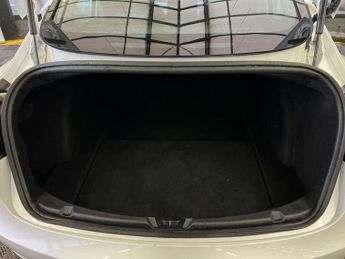 TESLA MODEL 3 Model 3 Standard Range + 4dr