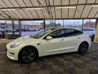 TESLA MODEL 3 Model 3 Standard Range + 4dr