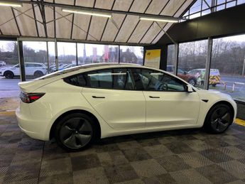 TESLA MODEL 3 Model 3 Standard Range + 4dr