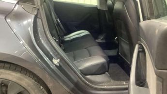 TESLA MODEL 3 Model 3 Standard Range + 4dr