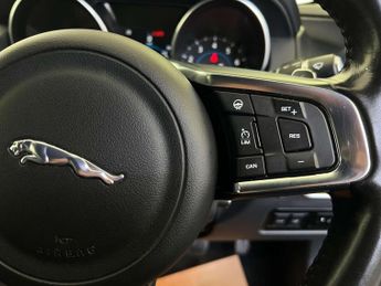 JAGUAR XE 2.0 XE R-Sport i Auto 4dr