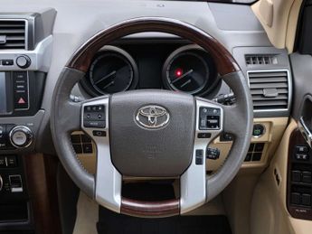 TOYOTA LAND CRUISER 2.8 Land Cruiser Invincible D-4D Auto 4WD 5dr