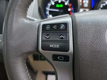 TOYOTA LAND CRUISER 2.8 Land Cruiser Invincible D-4D Auto 4WD 5dr