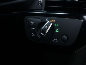 AUDI A4 2.0 A4 S Line Black Edition 35 TFSI Semi-Auto 4dr