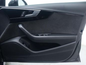 AUDI A4 2.0 A4 S Line Black Edition 35 TFSI Semi-Auto 4dr