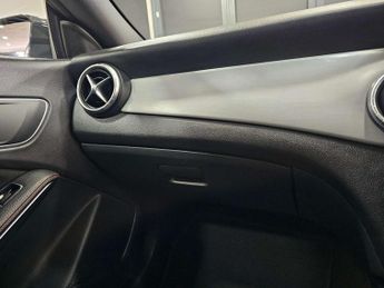 MERCEDES-BENZ CLA 2.1 CLA 220 AMG Sport CDi Auto 5dr