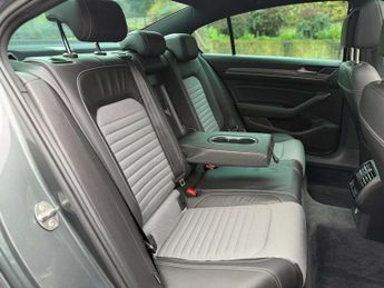 VOLKSWAGEN PASSAT 2.0 Passat R-Line TDI BlueMotion Technology Semi-Auto 4dr