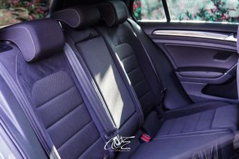 VOLKSWAGEN GOLF 2.0 Golf R TSi Semi-Auto 4WD 5dr